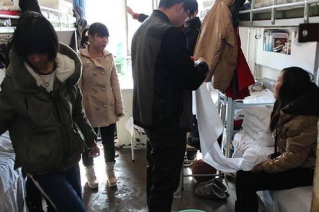 湖南一大学宿舍实行男女混住!女生们很担心?男生们偷着乐?