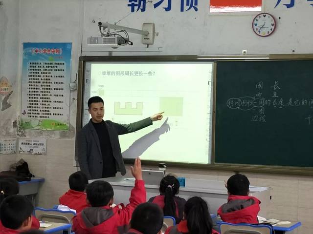 鹤巢小学"党员示范·骨干引领"课堂教学评比