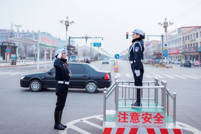 肥乡女交警亮相!一道果敢靓丽的风景线!高清大图抢先看!