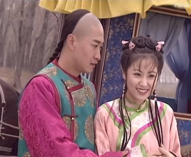 还珠格格:小燕子说错话时,紫薇和尔康的反应截然相反,你记得吗?