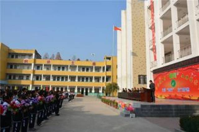 麻城市宋埠镇中学第七届晨风文体艺术节于11月28日隆重开幕(点击查看