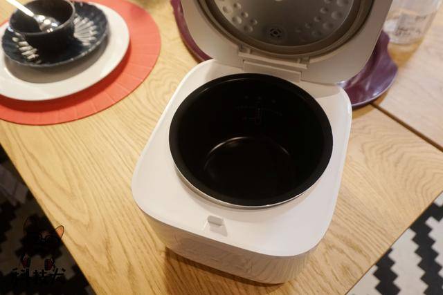 米家小饭煲图赏:或许是目前颜值最高的厨房智能电器