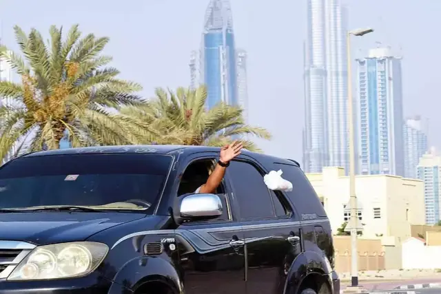在阿联酋藐视这一交通规则,罚款1,000罚款,6个