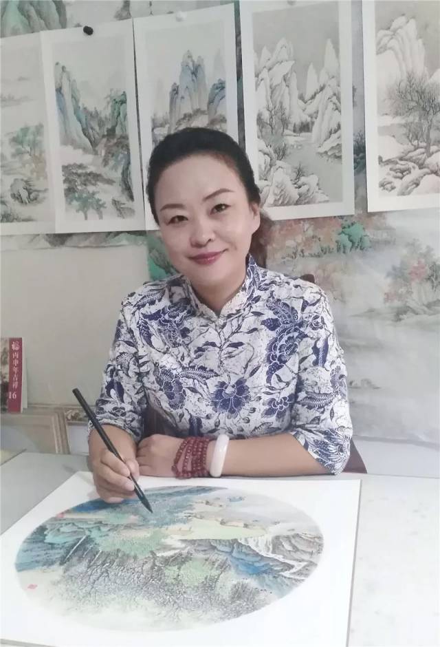 中国当代女画家尹建华花鸟画作品赏析