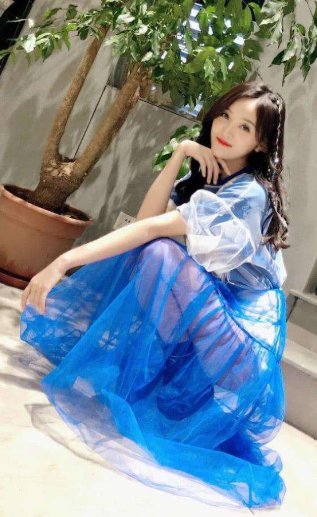 鞠婧祎,吴宣仪,杨超越,迪丽热巴,谁的透视装女神范儿十足?