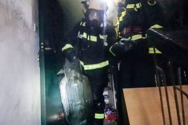 【资讯】张家界博药堂健康养生馆招聘公告/张家界:惊险!消防员火场抢出液化气罐/慈利7人被通报/开着面包车兑假币,黑心夫妻