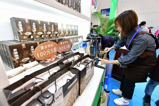 火山荔枝干、琼山“扶贫鸡”、黄金百香果...海