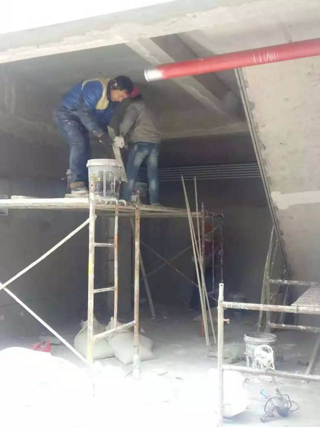 2号楼外墙保温施工,内墙刮白