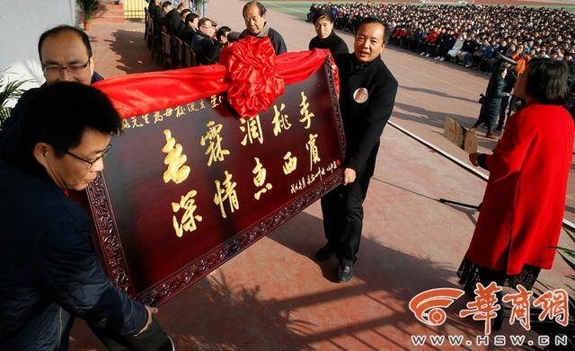 刘路的父亲刘崇仁在世时也在这所学校工作,担任总务办主任,刘路说