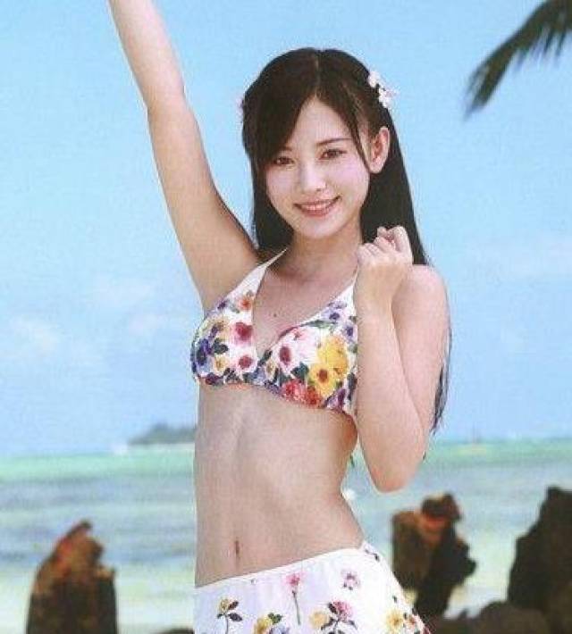 第一美女鞠婧祎男人装:鞠婧祎尽显清纯活力