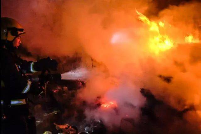 【资讯】张家界博药堂健康养生馆招聘公告/张家界:惊险!消防员火场抢出液化气罐/慈利7人被通报/开着面包车兑假币,黑心夫妻