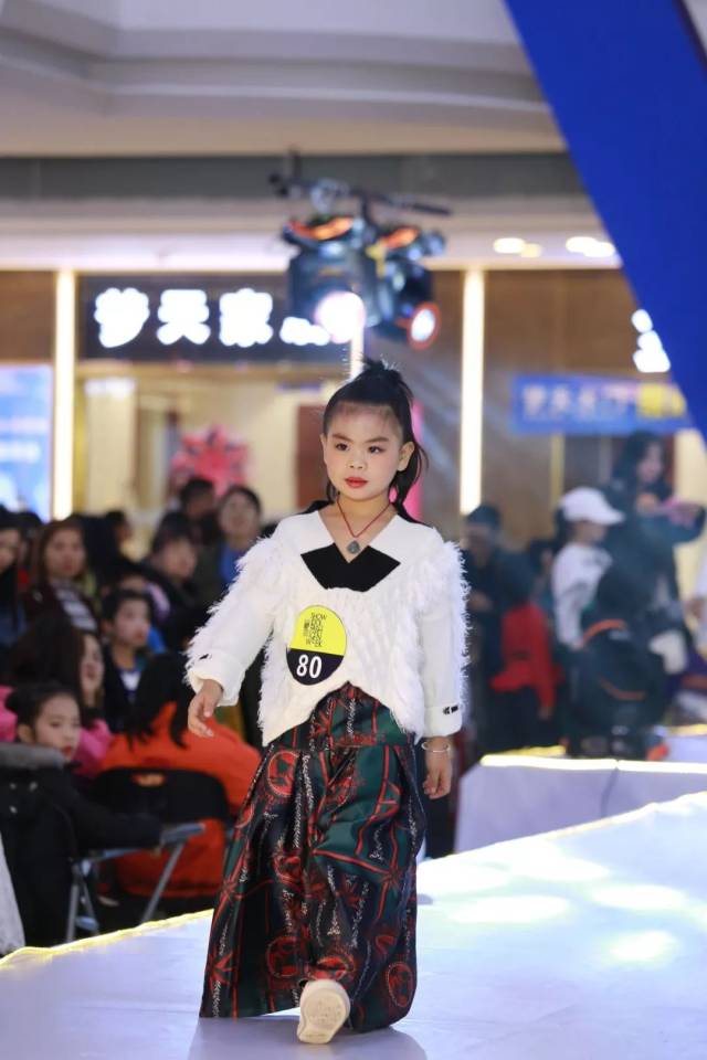 徐培焱,覃楚媚,李怡忻,叶倩纹 甘思诗,覃沛霖,陈思瑶,潘懿宸,张雨晨