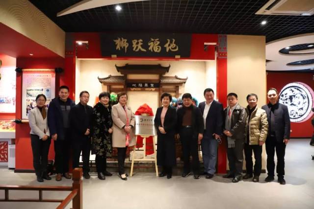 妥妥"实力派!双凤龙狮馆挂牌苏州市级华侨文化基地