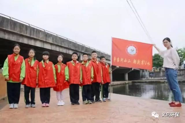 苏溪三小是一所美丽的乡村学校,占地36600平方米,建筑面积21266平方米