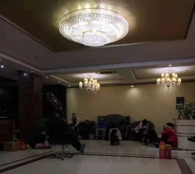 成功捣毁位于定远县炉桥镇一会所内卖淫嫖娼窝点,抓获8名违法犯罪嫌疑