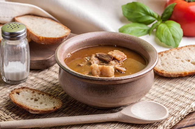 胃往上冒酸水是得胃病了? 胃里发酵酸水不停嗝气