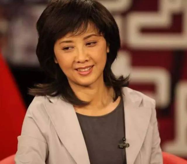 中国第一美女朱琳由青涩到晚年的照片,女儿国王66岁依然惊艳时光