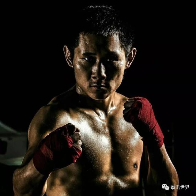 杨小龙,职业拳击运动员,拳坛绰号:未知死亡,职业战绩:11胜2平2负7次