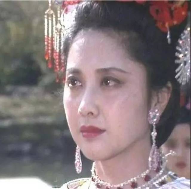 她是最美女儿国国王,痴恋唐僧,一生未嫁,如今65岁仍明媚动人.