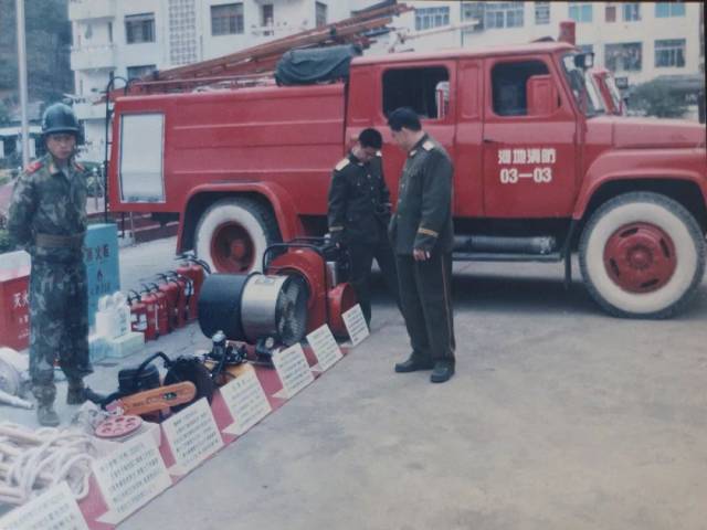 90年代初消防宣传车