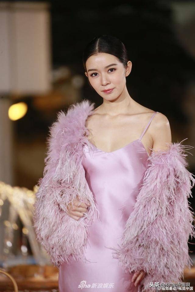 陈庭欣在《兄弟》里的女保镖角色,很帅很迷人.