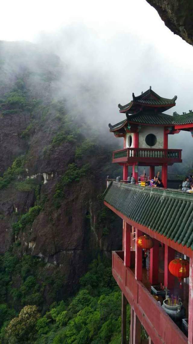 景区所在的平和县,还有三平风景区,绳武楼等景点.