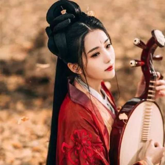 微信头像:带来好运的红衣女生真人古风