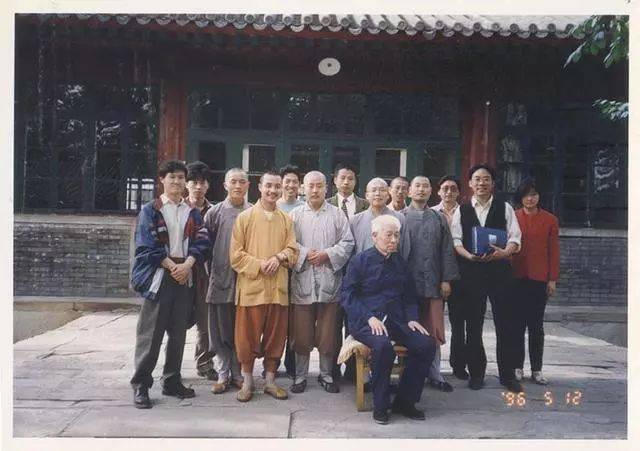 与韩镜清居士(1996年) 也是因这位韩老说,要想深入学习佛教经典的原