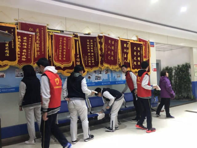 青岛九中学生走进青岛安宁医院，开展社会实践活动