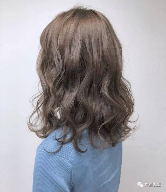 线条烫短发look3