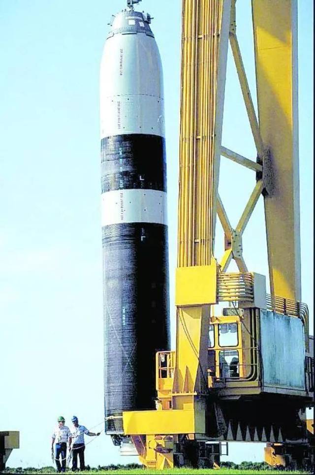 trident 美国"三叉戟"海基导弹 美国制造的潜射弹道