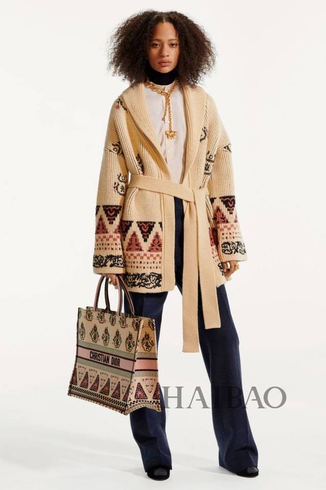 迪奥(dior) 2019早秋女装系列lookbook:从神秘部落来到如梦似幻的午夜