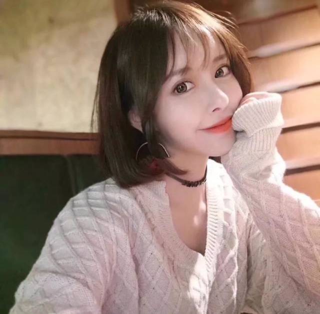 网红八字刘海造型烫