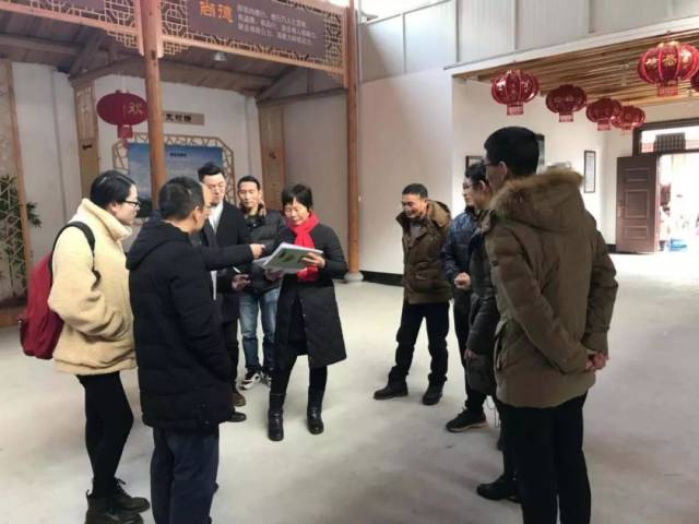 12月12日义乌市创建办负责人在上溪镇楼施佳宣传委员陪同下来到上溪镇