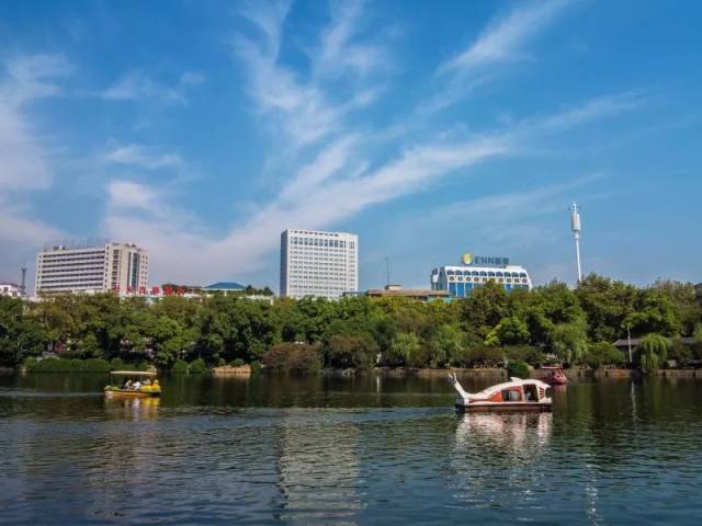 (图为湖湘公园(图为湘潭大学 田年经摄 祝贺湘!