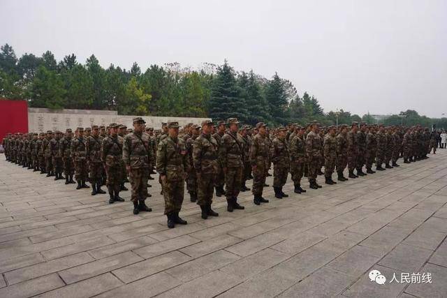 「热点」这些新兵在嘉兴南湖授衔