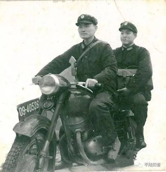 70年代交警巡查吉普车 到了80年代,公安机关首要的警务车,就是这种3