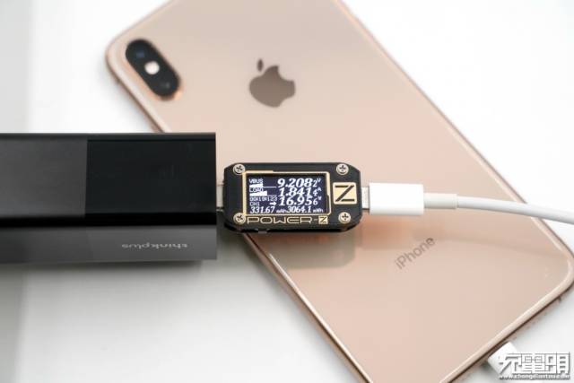 使用thinkplus充电器充iphone xs max,电压9.2v,电流1.84a,功率16.