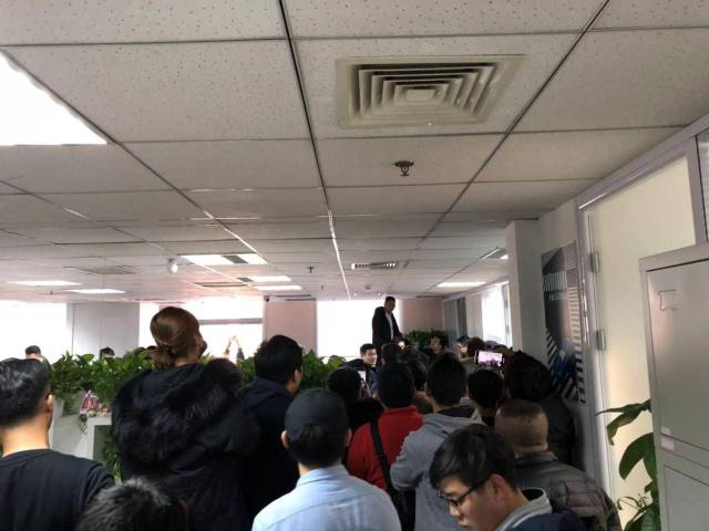 辦公室被圍攻，途歌在
辦公室家具二手共享出行的“冬天”倒下