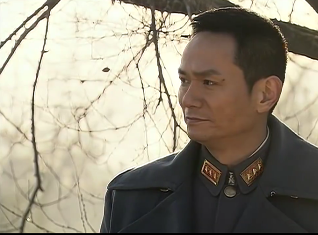亮剑:手握电话的姿势,就让张光北击败了新版果静林