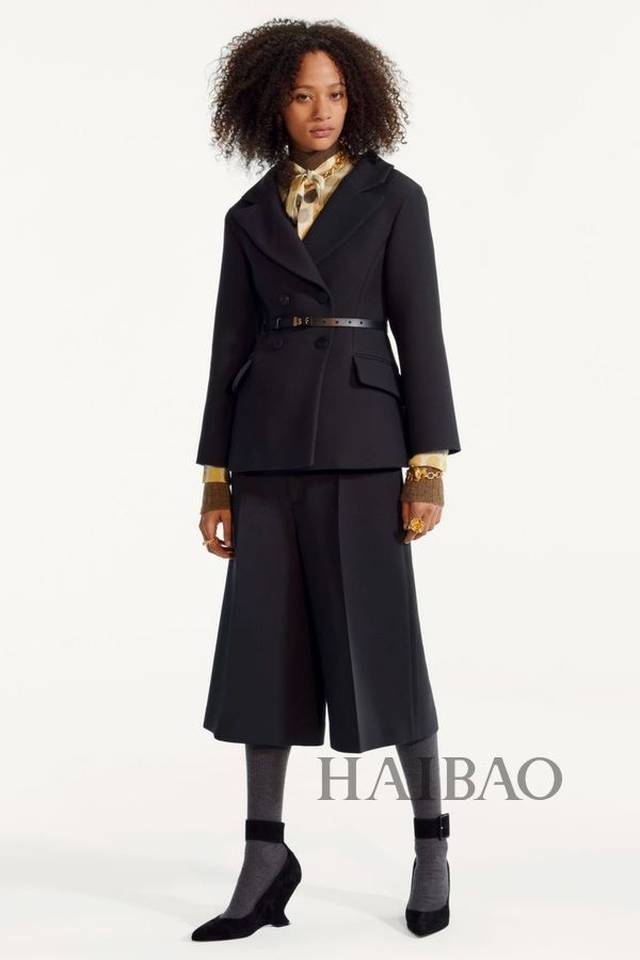 迪奥(dior) 2019早秋女装系列lookbook:从神秘部落来到如梦似幻的午夜
