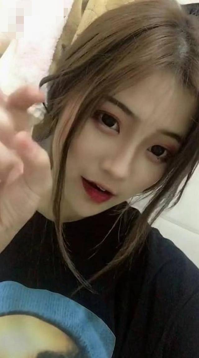 卸妆后判若两人,抖音漂亮小姐姐的素颜爆火,网友:眼已