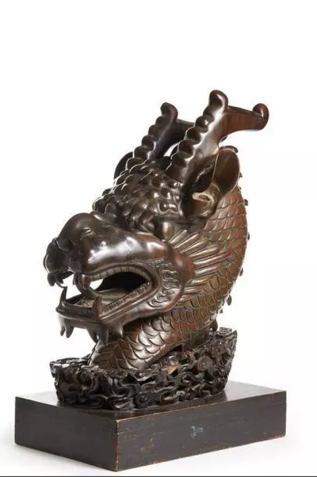 据悉,已知的圆明园十二生肖兽首的下落,兔首和鼠首现收藏于中国国家