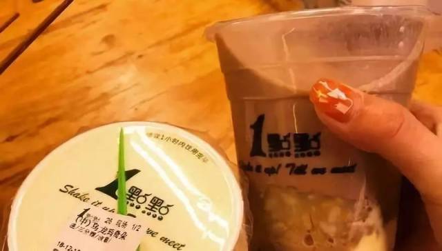 在福州排队几小时只为喝一口“喜茶”，除了口味品质，还有……套路