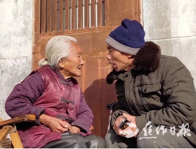 随手拍:博爱某超市变老年棋牌室?博爱有位老人获全国健康老人奖.