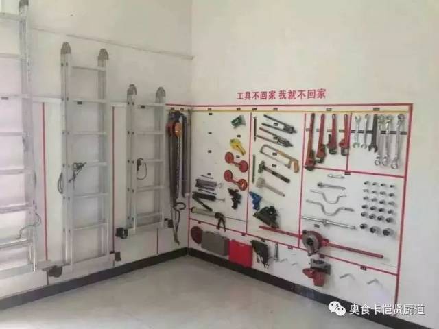 整齐划一的厨房,工作起来也格外舒心~ 冰箱从内到外整齐化一, 杜绝