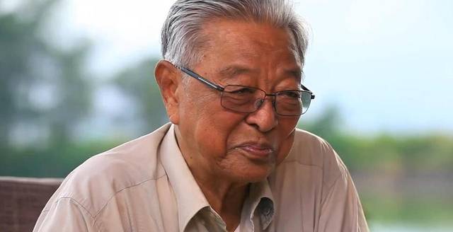 褚时健的传奇人生:青年从政,中年从商,锒铛入狱后东山