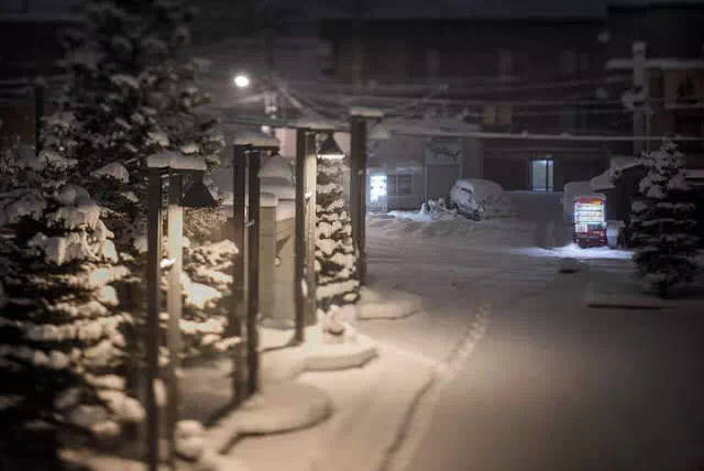 雪夜孤独的自动售货机