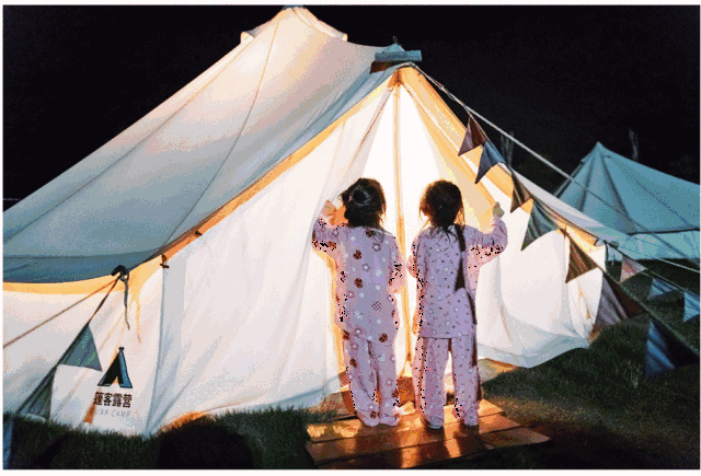 扎 还记得17年底,我们在硗碛湖旁,达瓦更扎之巅,在美哭的日出和云海上