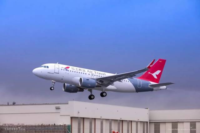 云南红土航空公司日前在德国汉堡接收了其首架空客a319飞机.